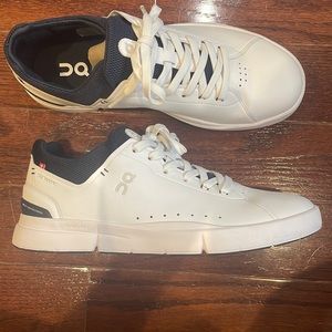 ON running The Roger shoes woman